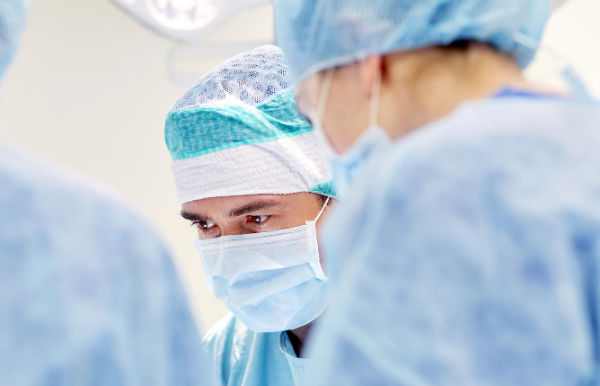 Quais são os tipos de acessos cirúrgicos